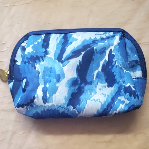 Estee Lauder Floral Blue Cosmetic Bag. - Picture 2 of 12